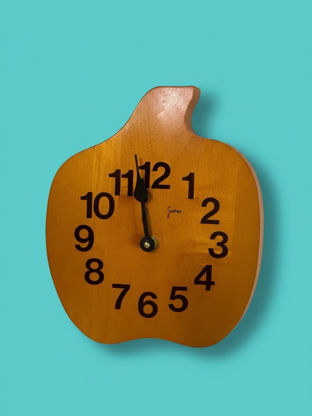 Vintage 1970s Gross Oak Wood Apple Shape Clock